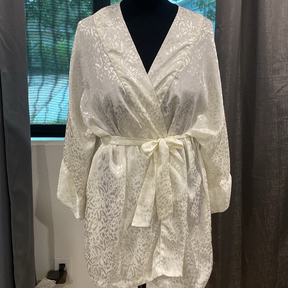 Vintage Decadence Leopard Satin Damask Wrap / Robe |Size M/L - Picture 3 of 12